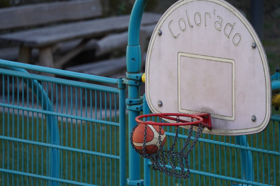 中国女篮贾赛琪伤情：耳朵被打出血已缝针 不严重不影响后续比赛