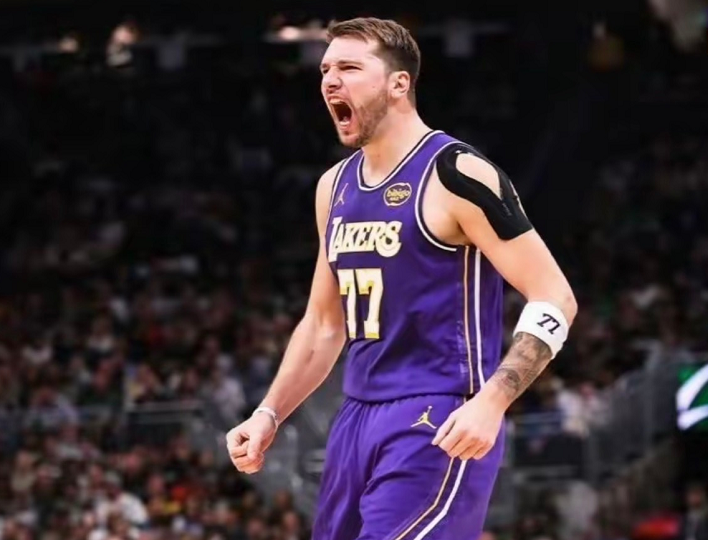 fb体育官方网站-申京轰33+9+6仍无缘今日最佳！对不起，你碰到创纪录的东契奇了